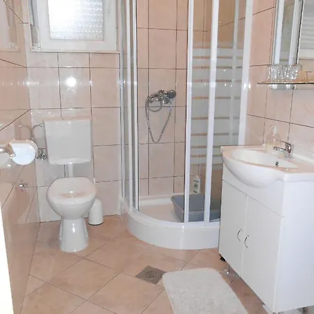 Okrug Gornji 13859a شقة *